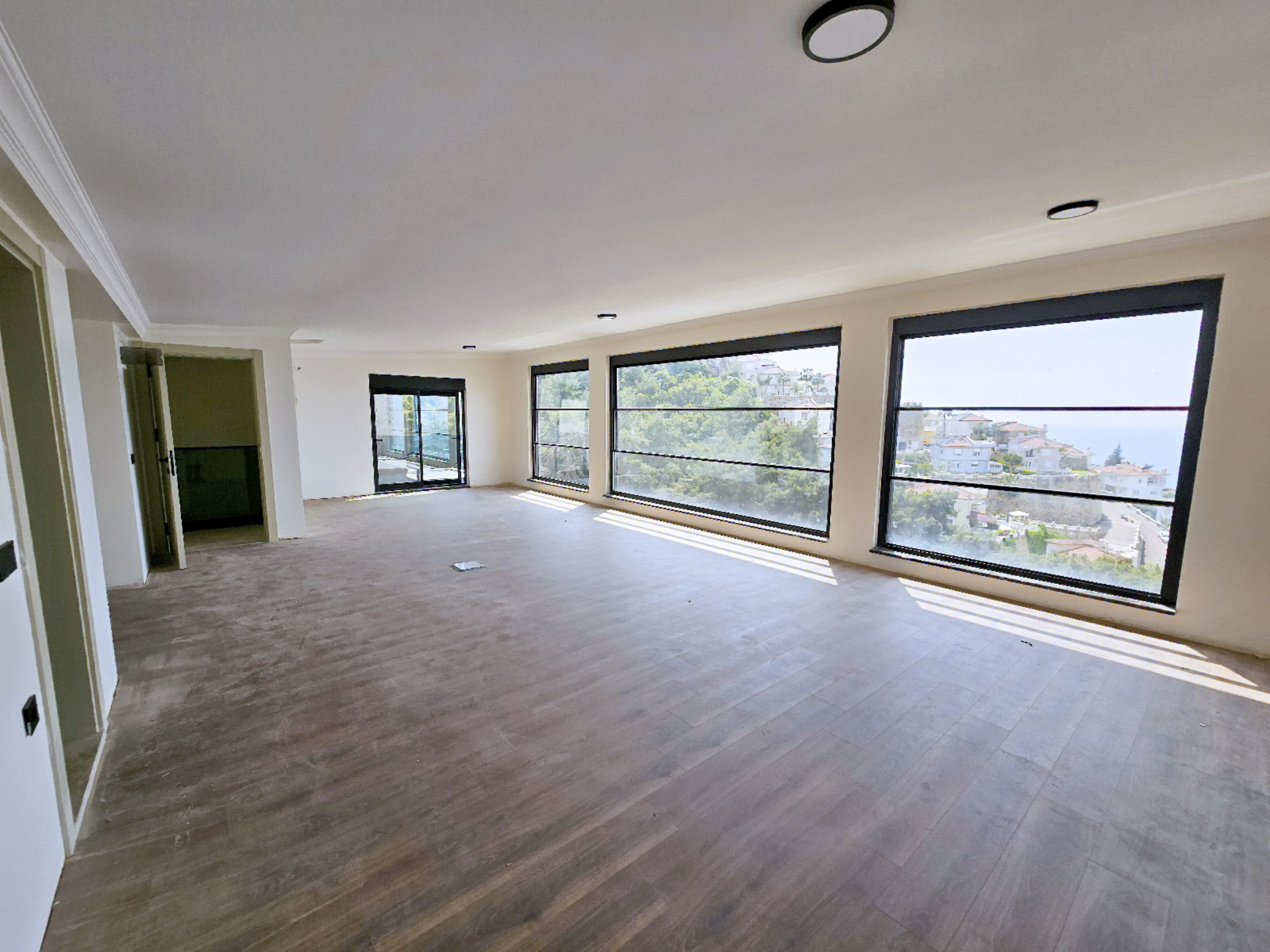 Deniz manzaralı lüks villa