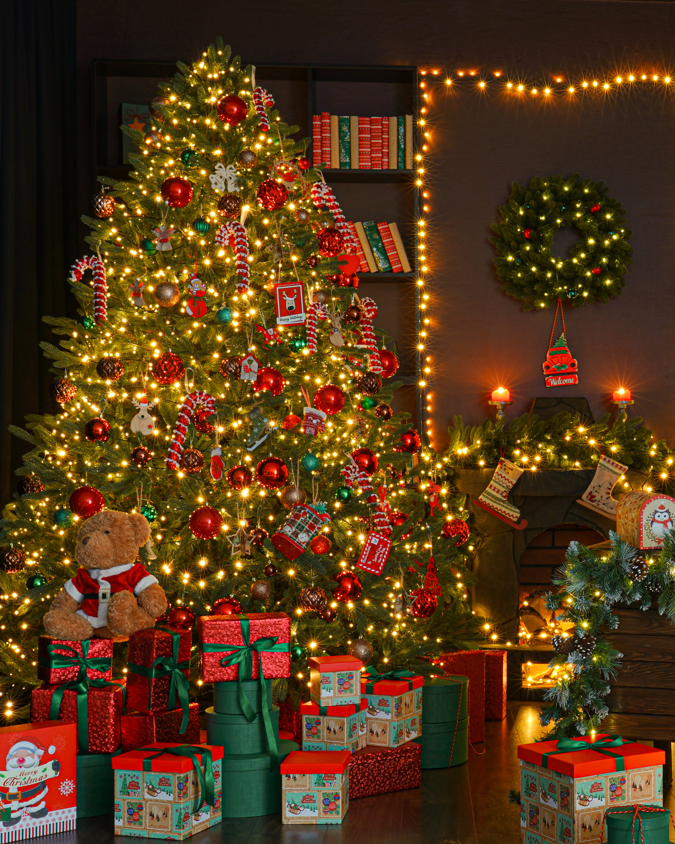 Alanya'da çocuklar için Noel ağaçları