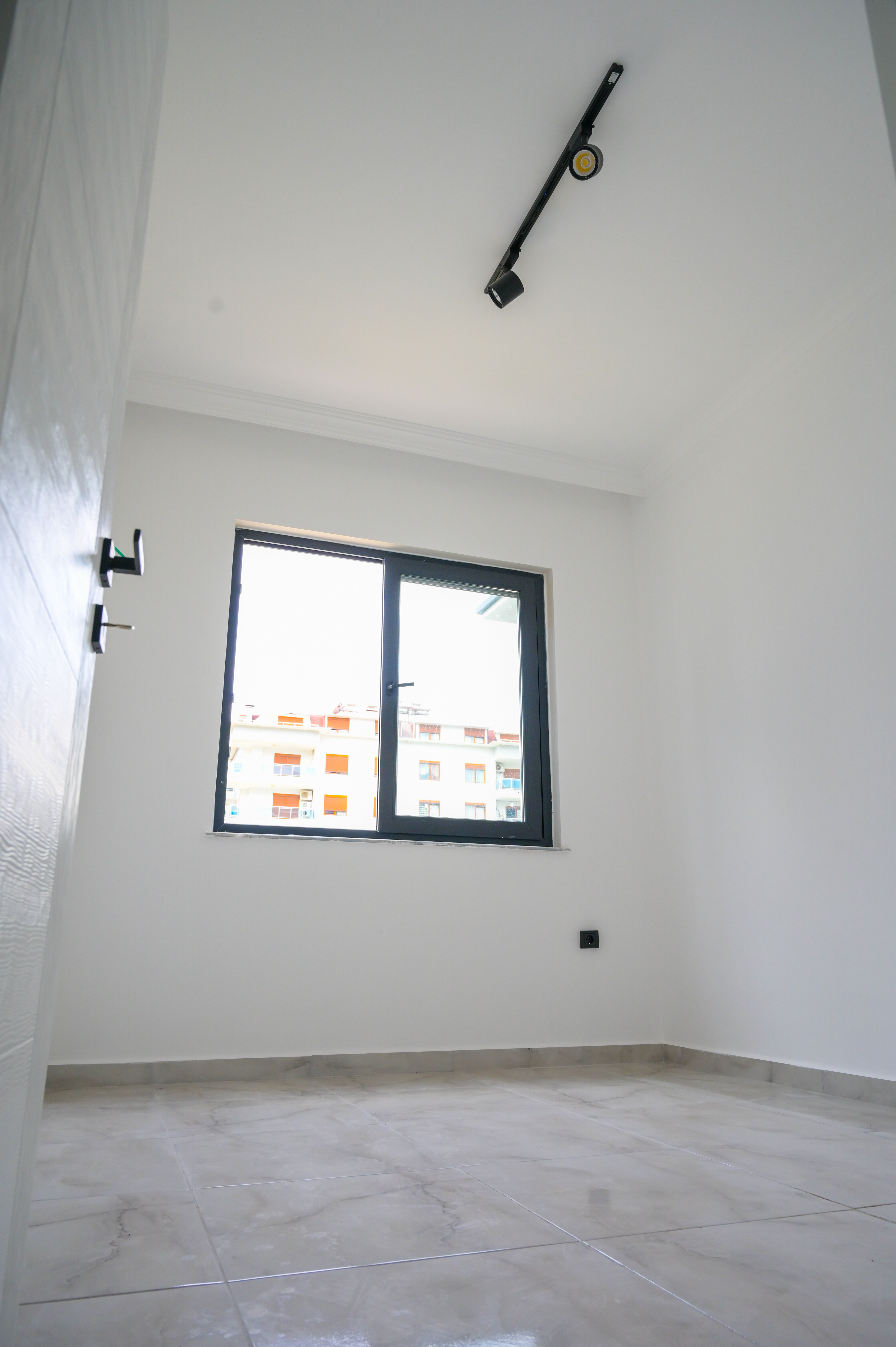 (1+1) - Crown Residence